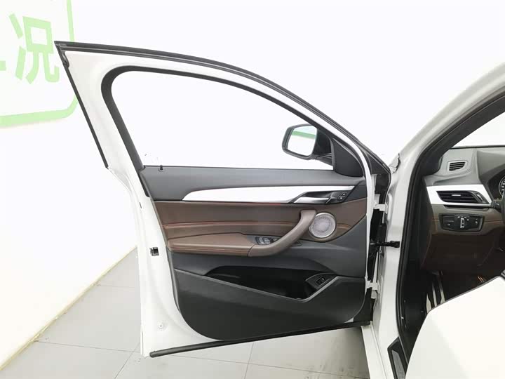 Фото 8 - BMW X2