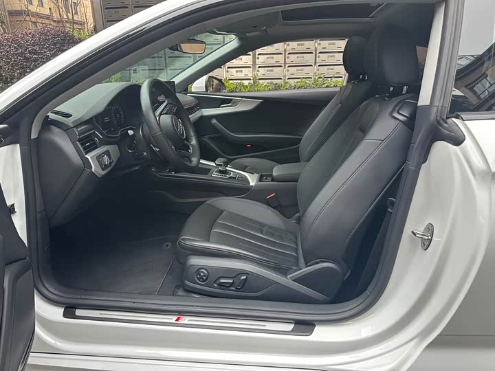 Photo 3 - Audi A5