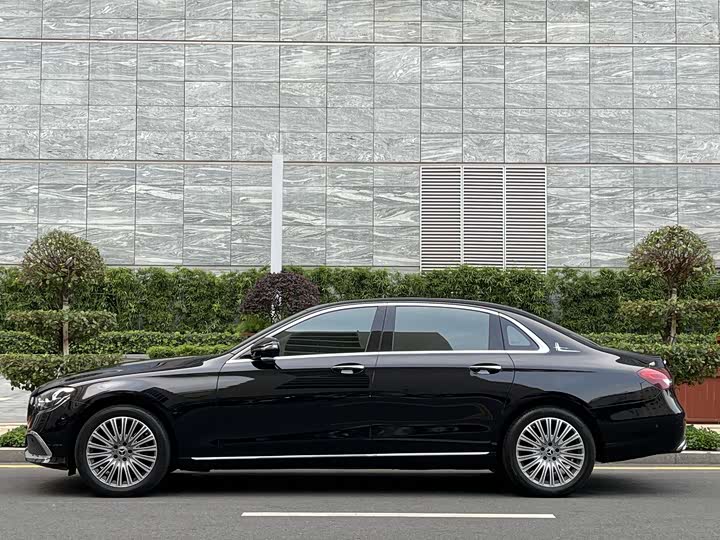 Фото 2 - Mercedes-Benz E-Class