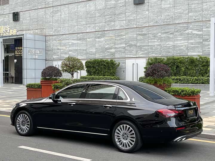 Фото 3 - Mercedes-Benz E-Class