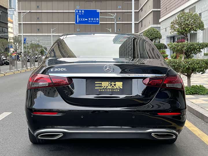 Фото 4 - Mercedes-Benz E-Class