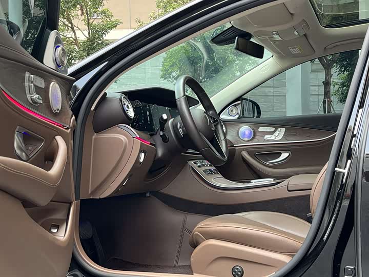 Фото 6 - Mercedes-Benz E-Class