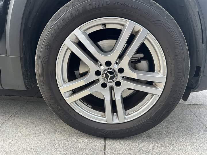 Фото 8 - Mercedes-Benz GLB-Class