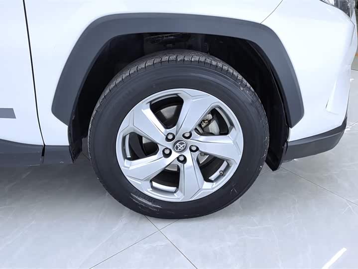 Toyota RAV4 2021 2021款 2.0L CVT两驱风尚PLUS版