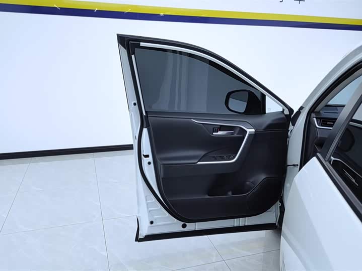 Toyota RAV4 2021 2021款 2.0L CVT两驱风尚PLUS版
