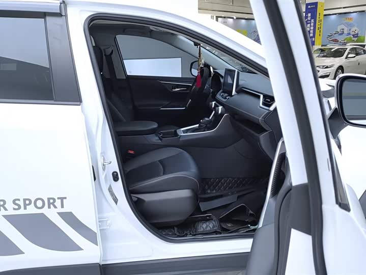 Toyota RAV4 2021 2021款 2.0L CVT两驱风尚PLUS版