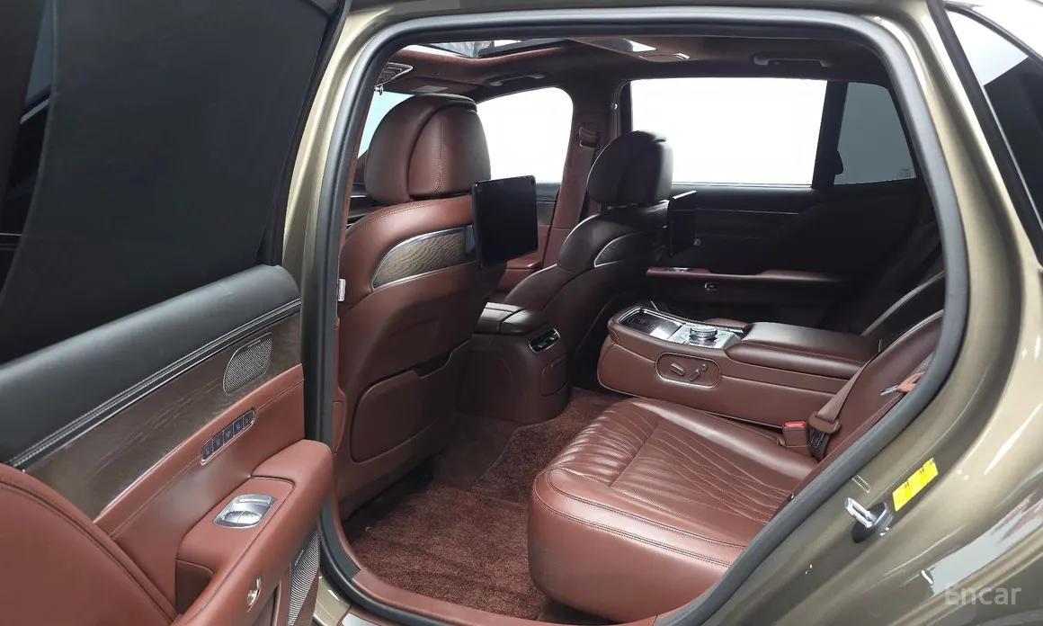 Фото 12 - Genesis G90