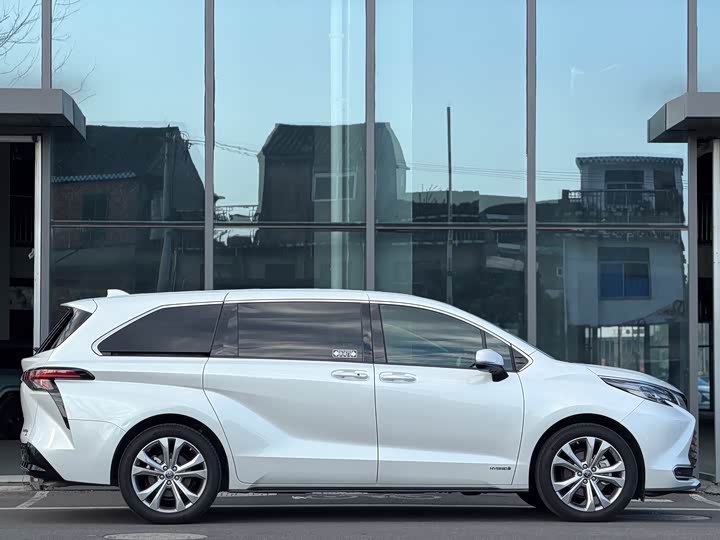 Фото 3 - Toyota Sienna