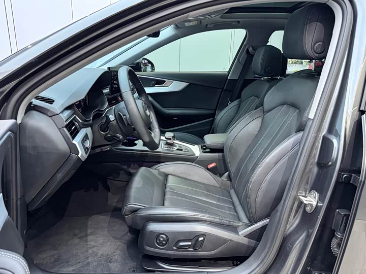 Photo 9 - Audi A4L