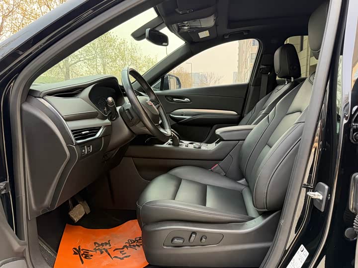 Фото 4 - Cadillac XT4