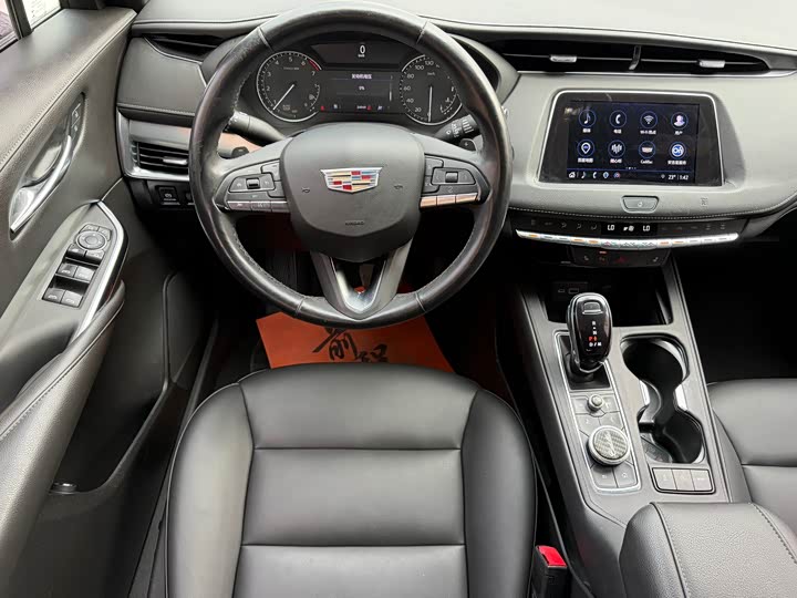 Фото 6 - Cadillac XT4