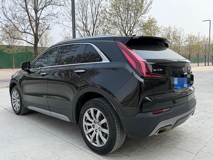 Фото 8 - Cadillac XT4