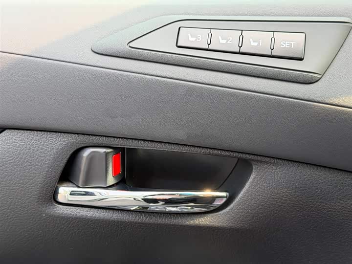Toyota Alphard 2021 2021款 双擎 2.5L 尊贵版