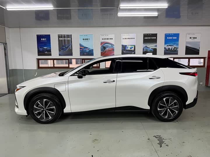 2023 Lexus RZ