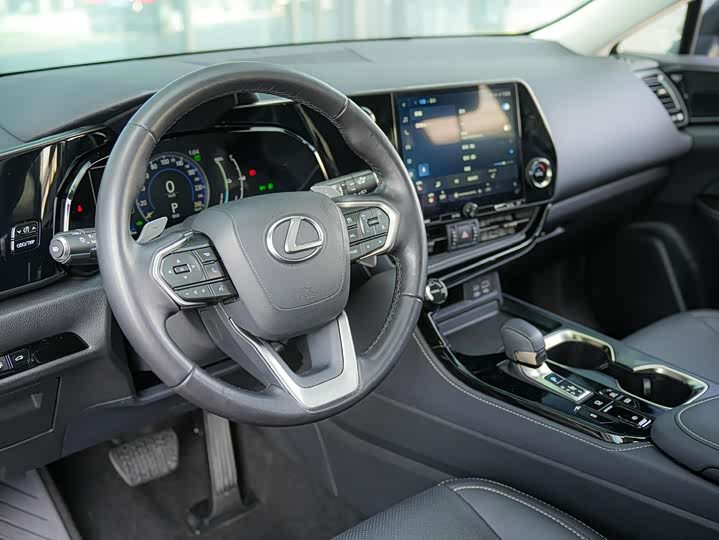 Фото 9 - Lexus NX Hybrid