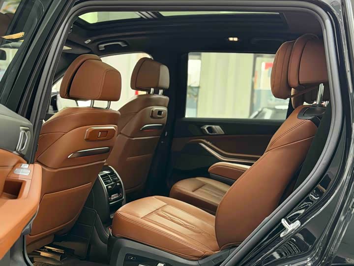 BMW X7 2023 2023款 xDrive40i 尊享型M运动套装
