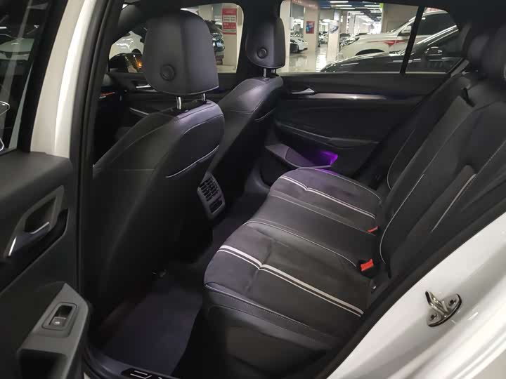 Фото 7 - Volkswagen Golf