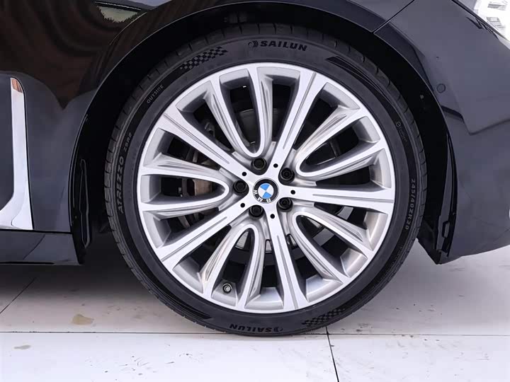 Фото 6 - BMW 7 Series