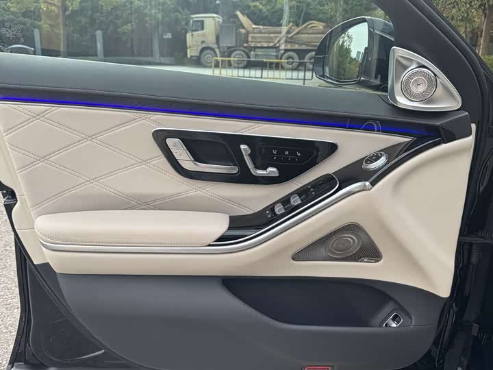 Zdjęcie 7 - Mercedes-Benz Maybach S-Class