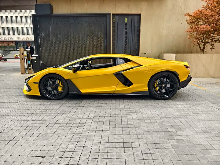 Lamborghini Revuelto 2023 2023款 6.5L PHEV标准版