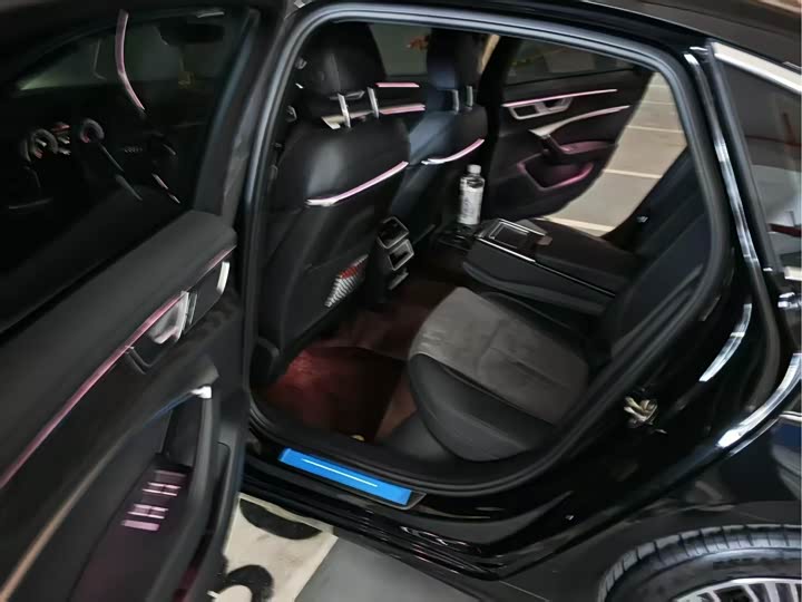 Photo 8 - Audi A6L