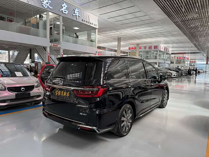 Фото 8 - Honda Odyssey