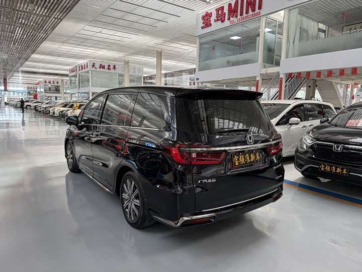 Фото 9 - Honda Odyssey