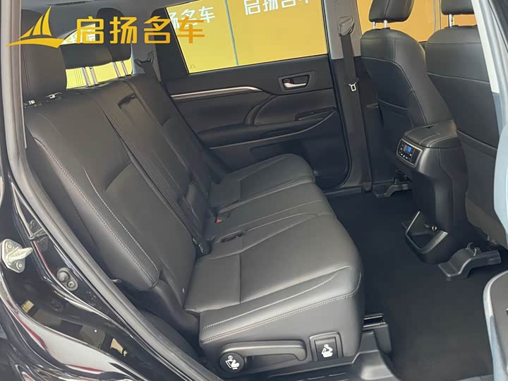 Фото 7 - Toyota Highlander