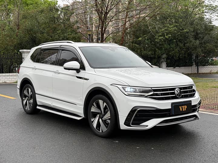 Фото 3 - Volkswagen Tiguan L Pro
