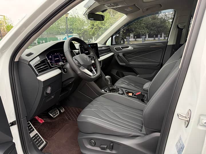 Фото 4 - Volkswagen Tiguan L Pro