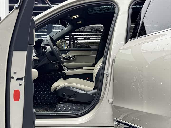 Volvo XC90 2025 2025款 改款 B6 智远豪华版 6座