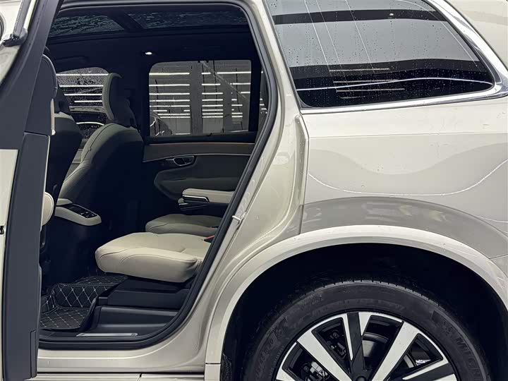 Volvo XC90 2025 2025款 改款 B6 智远豪华版 6座