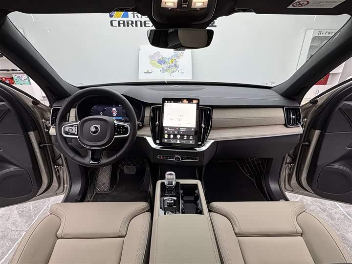 Volvo XC90 2025 2025款 改款 B6 智远豪华版 6座