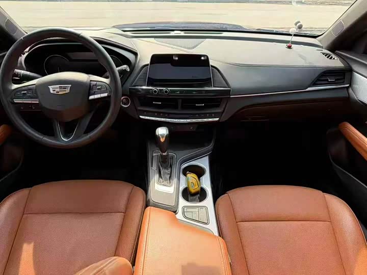 Фото 6 - Cadillac CT4