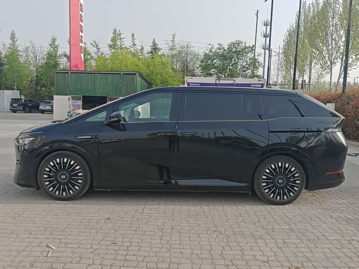 XPeng X9 2025 2025款 纯电 740超长续航 Max