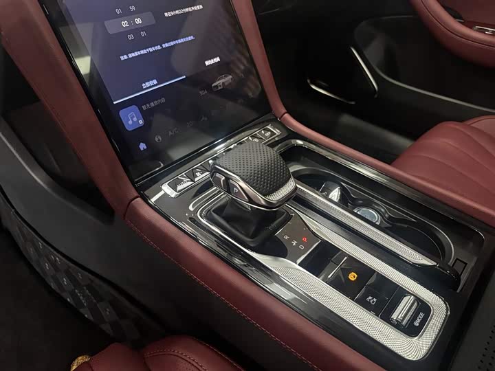 Фото 6 - Hongqi H5 Hybrid