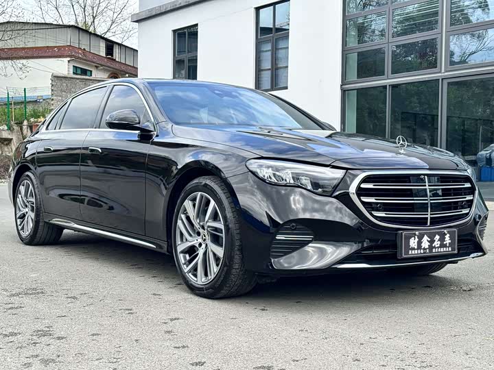Фото 3 - Mercedes-Benz E-Class