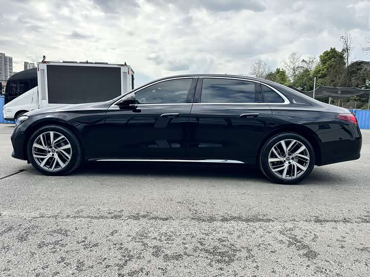 Фото 6 - Mercedes-Benz E-Class