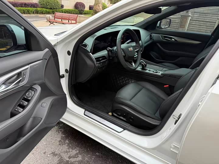 Фото 6 - Cadillac CT5