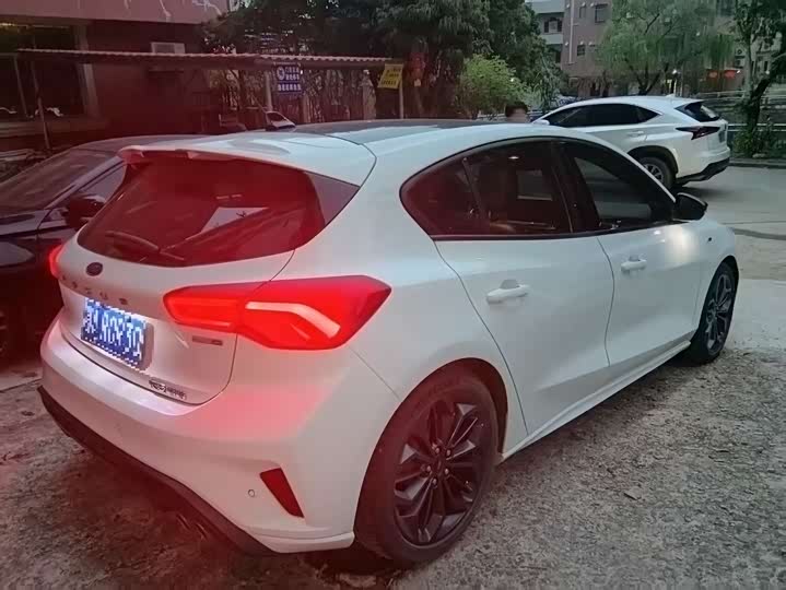 Ford Focus 2022 2022款 两厢 EcoBoost 180 自动ST Line