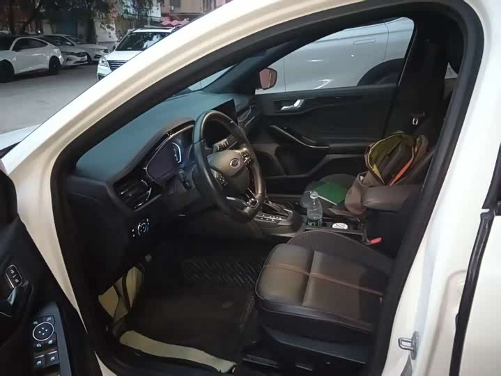 Ford Focus 2022 2022款 两厢 EcoBoost 180 自动ST Line