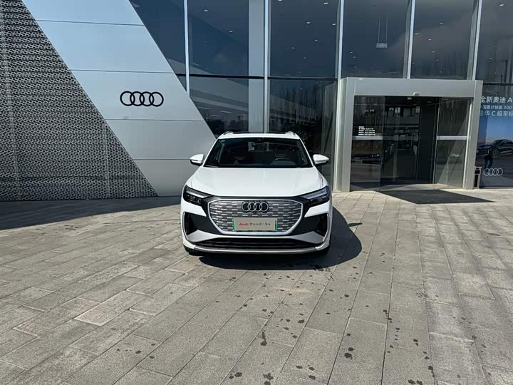 Фото 2 - Audi Q4 e-tron