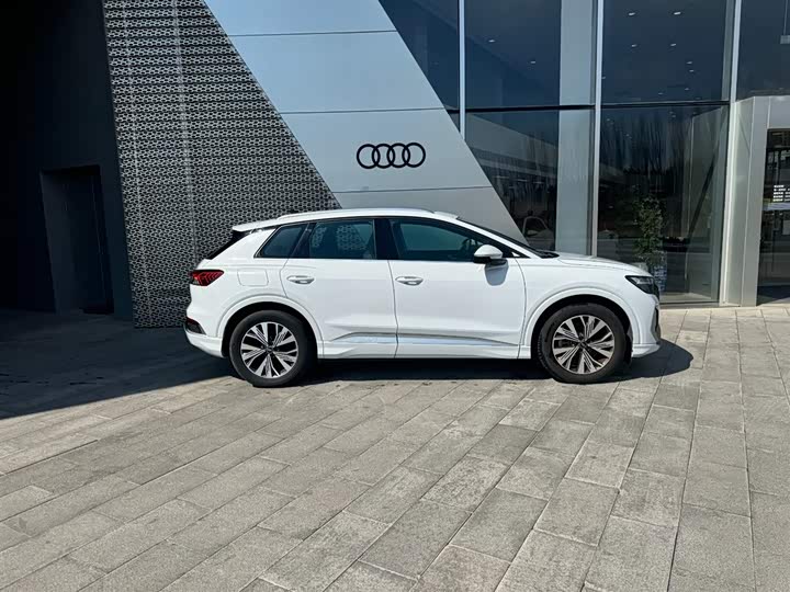 Фото 4 - Audi Q4 e-tron