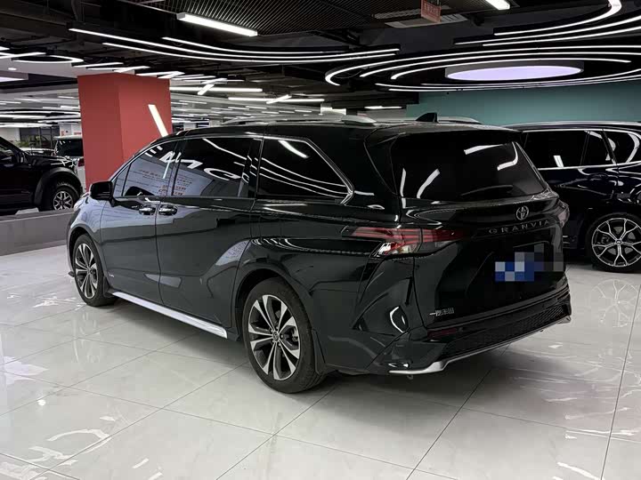 Фото 6 - Toyota Granvia