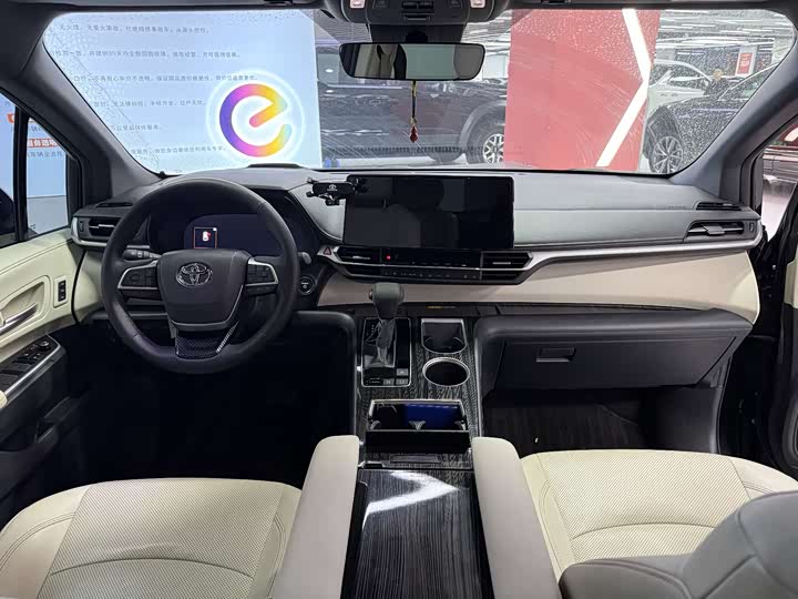 Фото 7 - Toyota Granvia