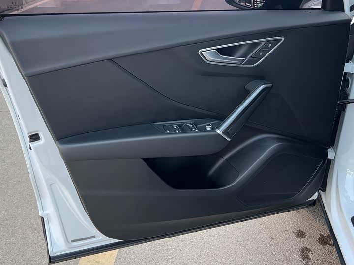 Фото 8 - Audi Q2L
