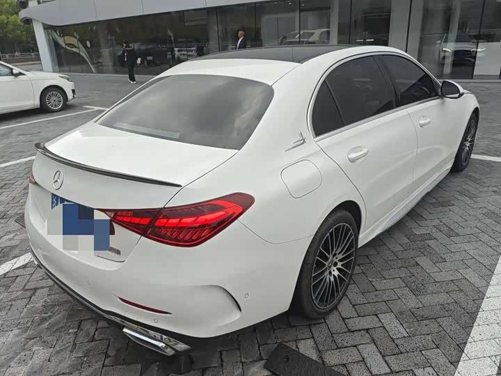 صورة 2 - Mercedes-Benz C-Class