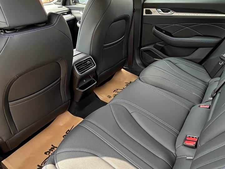 Фото 9 - Geely Preface