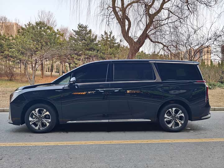 Photo 3 - Maxus G90