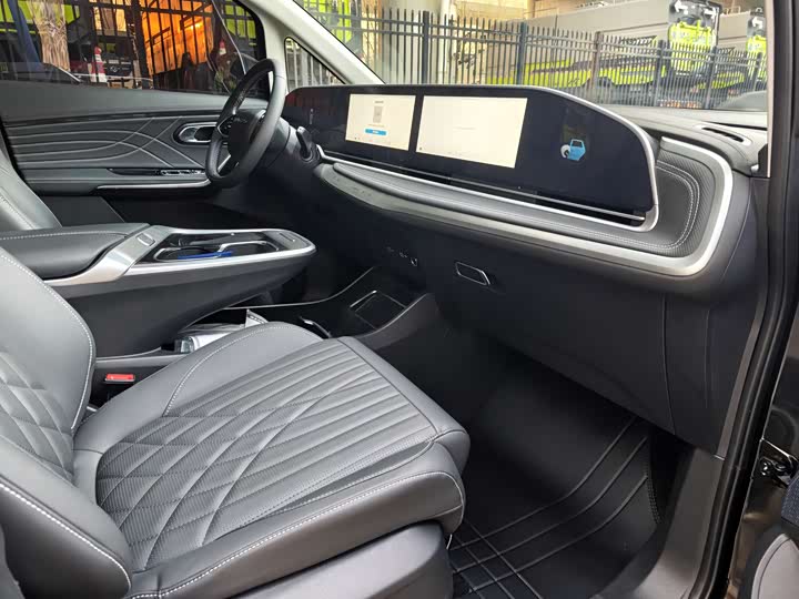 Photo 8 - Maxus G90